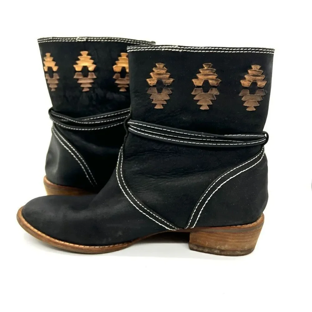 Kensie Bindi Pull On Leather Western Ankle Boot Black with Tan Aztec Design Size